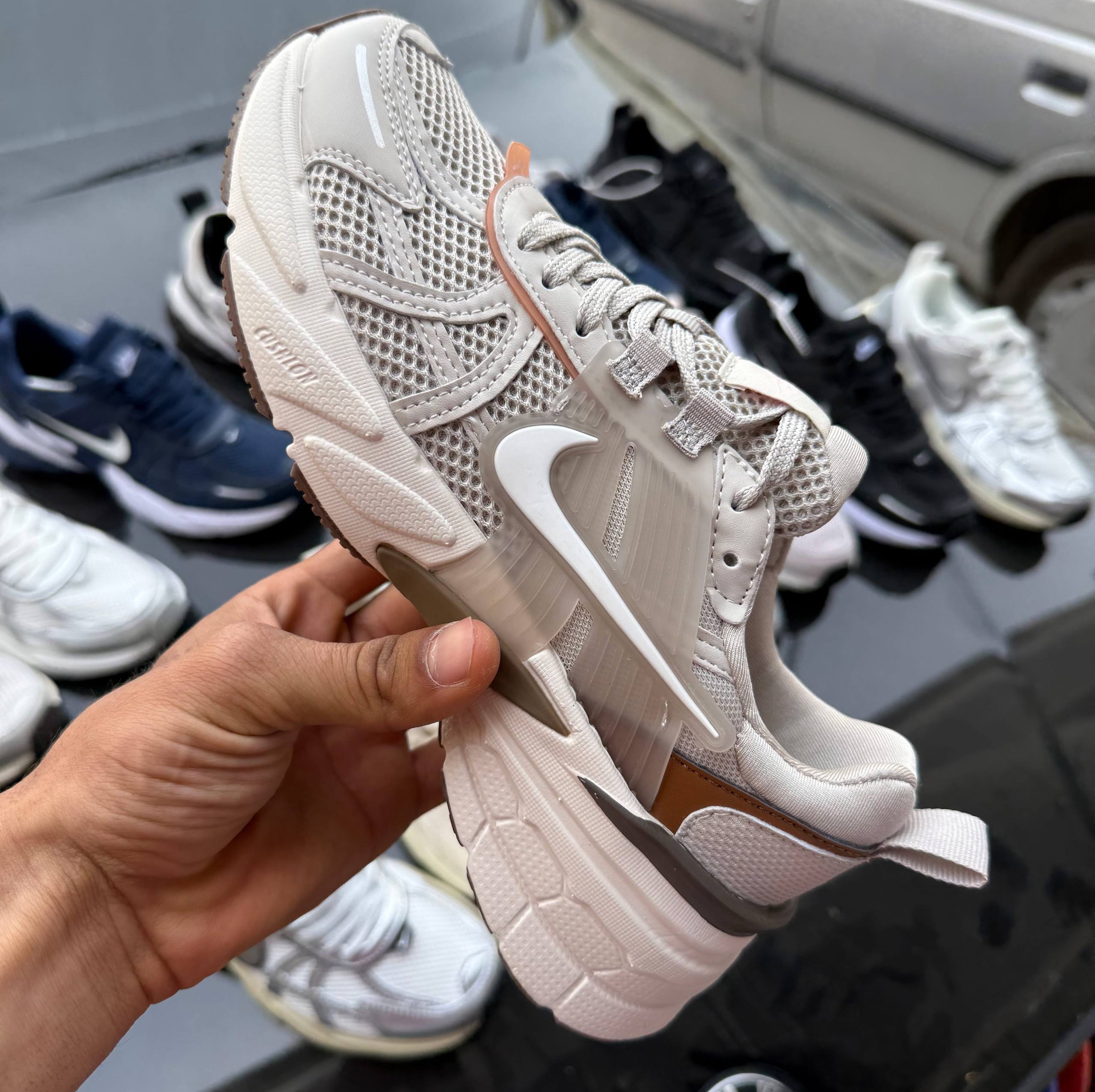 کفش نایک وی تو کی موکا Nike V2K Run 242 زنانه و‌ مردانه