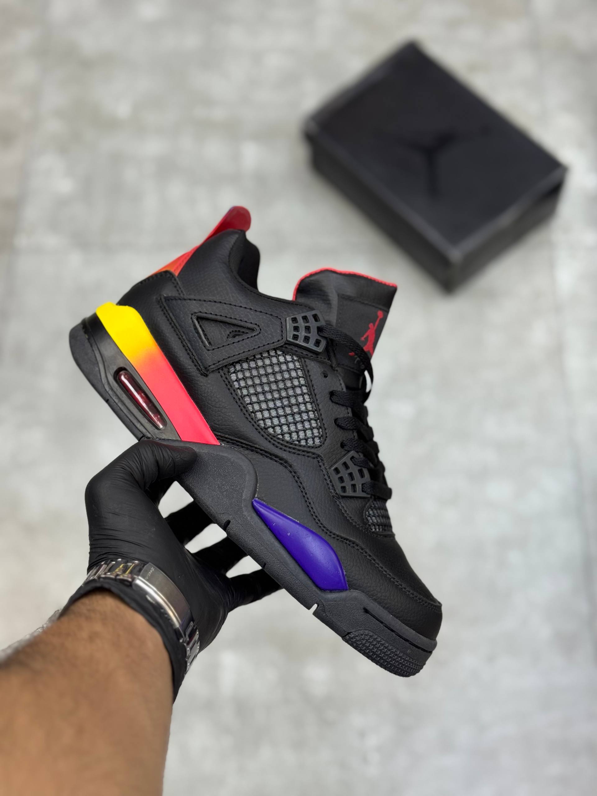کفش مردانه مدلNike air jordan 4 retro در رنگبندی